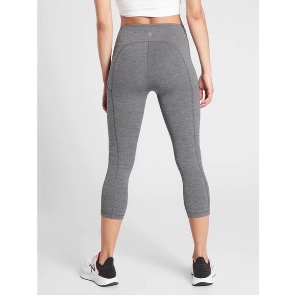 Athleta Grey Ultimate Stash Pocket Capri Size Small Athletic Activewear - Picture 1 of 15